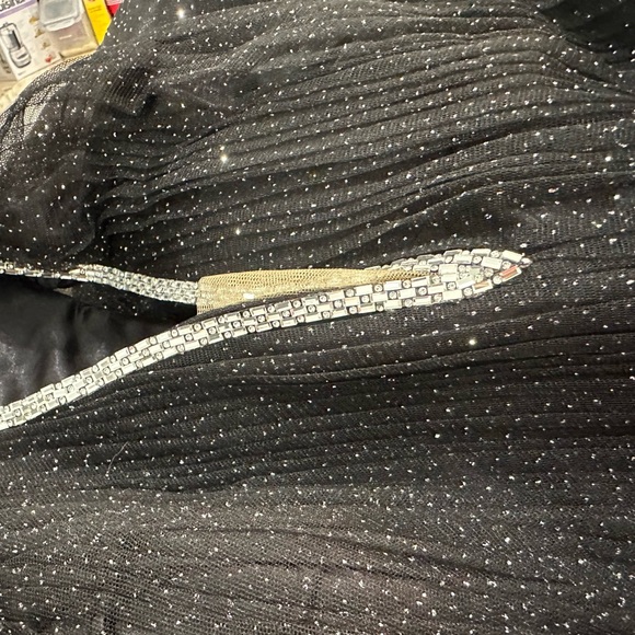 Absolutely stunning plus size 18 Mac Duggal bling tulle evening gown.  BNWT - Picture 7 of 9